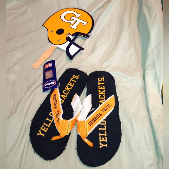 NWT Georgia Tech Yellow Jackets sandals size 10 with GT Fan must se - Picture 1 of 3